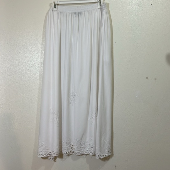 Midnight Velvet 2 pc. White smmaxi skirt and matching jacket. Size 1X - Picture 6 of 14